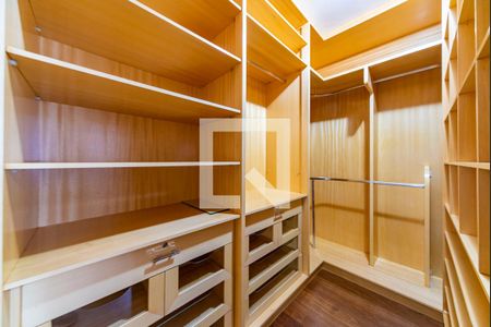 Apartamento à venda com 140m², 3 quartos e 3 vagasCloset do quarto 1