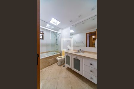 Apartamento à venda com 140m², 3 quartos e 3 vagasBanheiro do Quarto 1