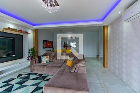 Casa à venda com 300m², 4 quartos e 8 vagasSala