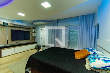 Casa à venda com 300m², 4 quartos e 8 vagasSuíte