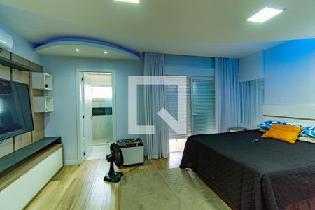 Casa à venda com 300m², 4 quartos e 8 vagasSuíte