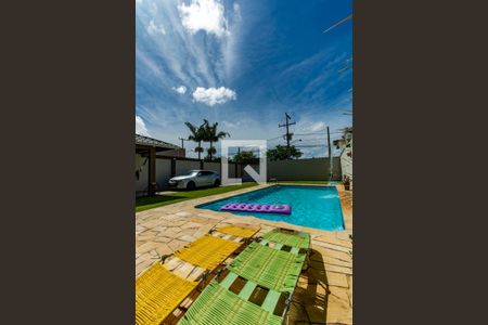 Casa à venda com 300m², 4 quartos e 8 vagasPiscina