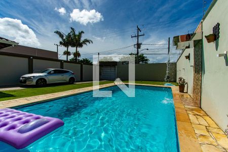 Casa à venda com 300m², 4 quartos e 8 vagasPiscina