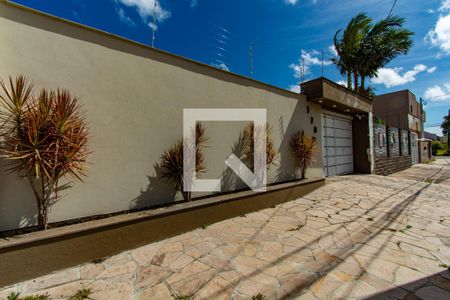 Casa à venda com 300m², 4 quartos e 8 vagasFachada