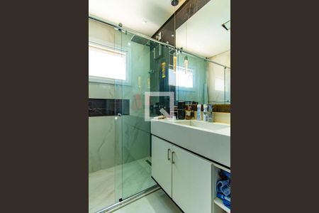 Casa à venda com 300m², 4 quartos e 8 vagasBanheiro da Suíte