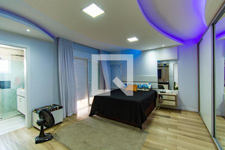 Casa à venda com 300m², 4 quartos e 8 vagasSuíte