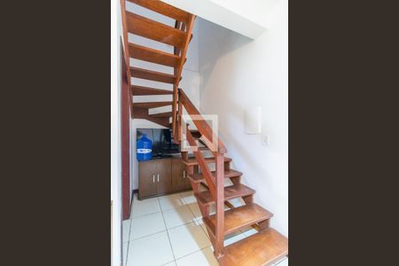 Escadas de casa à venda com 3 quartos, 110m² em Hípica, Porto Alegre
