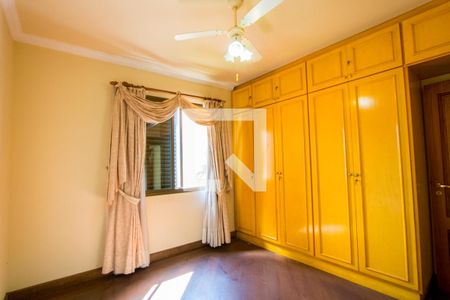 Apartamento à venda com 182m², 4 quartos e 3 vagas Apartamento à venda com 182m², 4 quartos e 3 vagasQuarto 2 - Suíte