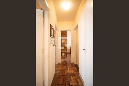 Corredor de apartamento para alugar com 3 quartos, 138m² em Setor Central, Goiânia