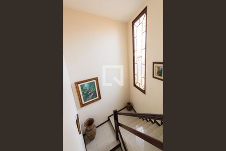 Casa de condomínio à venda com 453m², 4 quartos e 4 vagasEscada