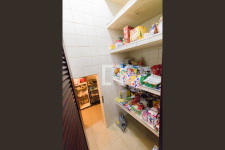 Casa de condomínio à venda com 453m², 4 quartos e 4 vagasDespensa