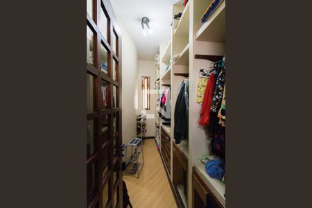 Casa de condomínio à venda com 453m², 4 quartos e 4 vagasCloset da Suíte