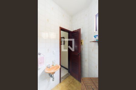 Casa de condomínio à venda com 453m², 4 quartos e 4 vagasBanheiro de Serviço