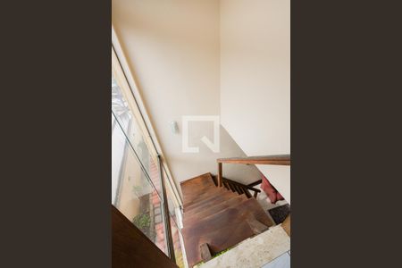 Casa de condomínio à venda com 453m², 4 quartos e 4 vagasEscada