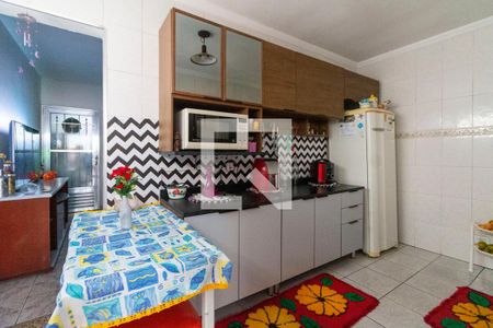 Casa à venda com 260m², 4 quartos e 5 vagas Casa à venda com 260m², 4 quartos e 5 vagasCozinha