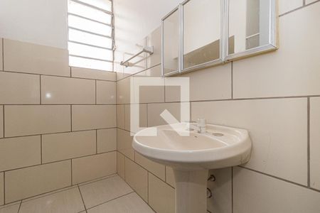 Banheiro de apartamento à venda com 2 quartos, 62m² em Passo D’areia, Porto Alegre