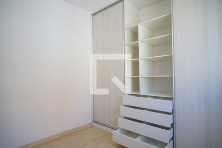 Suíte de apartamento para alugar com 3 quartos, 70m² em Vila Ipiranga, Porto Alegre