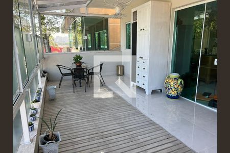 Casa de condomínio à venda com 269m², 4 quartos e 3 vagas