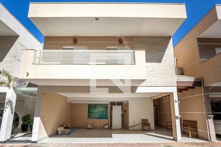 Casa de condomínio à venda com 269m², 4 quartos e 3 vagas