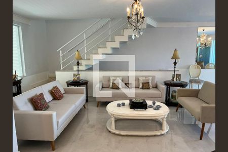 Casa de condomínio à venda com 269m², 4 quartos e 3 vagas