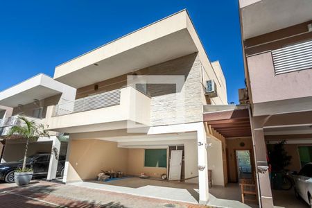 Casa de condomínio à venda com 269m², 4 quartos e 3 vagas