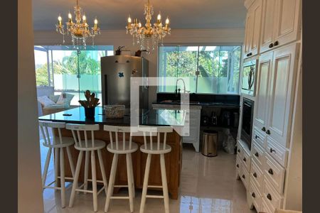 Casa de condomínio à venda com 269m², 4 quartos e 3 vagas