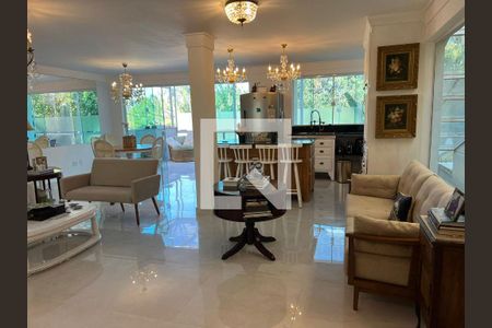 Casa de condomínio à venda com 269m², 4 quartos e 3 vagas