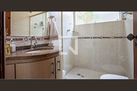 Casa à venda com 250m², 4 quartos e 4 vagas