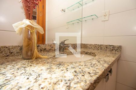 Apartamento à venda com 74m², 2 quartos e 2 vagas Apartamento à venda com 74m², 2 quartos e 2 vagasBanheiro da Suíte