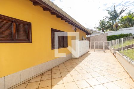 Casa de condomínio à venda com 1200m², 4 quartos e 5 vagasQuintal