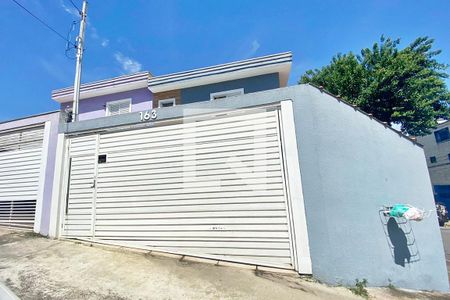 Casa à venda com 59m², 2 quartos e 2 vagas Casa à venda com 59m², 2 quartos e 2 vagasFachada