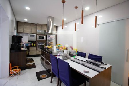 Casa para alugar com 250m², 3 quartos e 5 vagas Casa para alugar com 250m², 3 quartos e 5 vagasCozinha