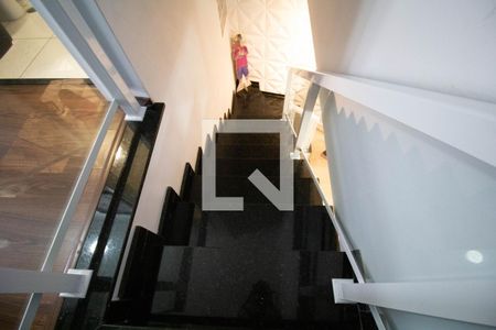 Casa para alugar com 250m², 3 quartos e 5 vagas Casa para alugar com 250m², 3 quartos e 5 vagasEscada