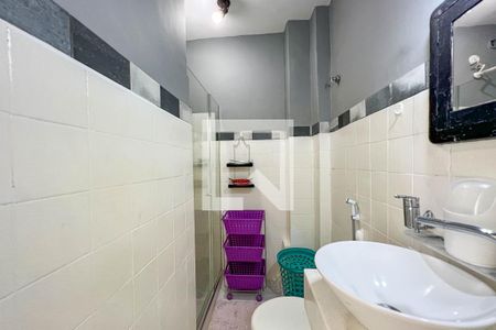 Banheiro de kitnet/studio para alugar com 1 quarto, 24m² em Flamengo, Rio de Janeiro
