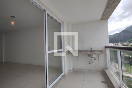Apartamento à venda com 77m², 3 quartos e 2 vagasVaranda