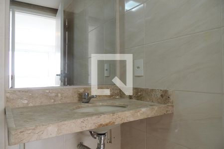 Apartamento à venda com 77m², 3 quartos e 2 vagasBanheiro da Suíte 2