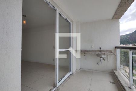 Apartamento à venda com 77m², 3 quartos e 2 vagasVaranda