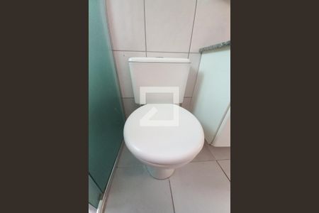 Apartamento à venda com 55m², 2 quartos e 1 vaga Apartamento à venda com 55m², 2 quartos e 1 vagaDetalhe do banheiro