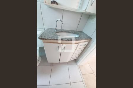 Apartamento à venda com 55m², 2 quartos e 1 vaga Apartamento à venda com 55m², 2 quartos e 1 vagaDetalhe do banheiro
