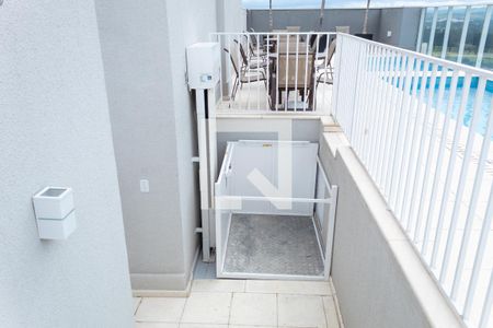 Apartamento para alugar com 65m², 2 quartos e 1 vagaÁrea comum - Piscina