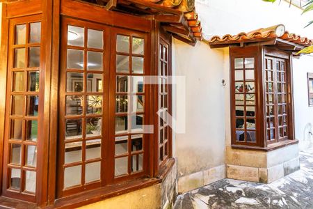 Casa à venda com 400m², 5 quartos e 2 vagas Casa à venda com 400m², 5 quartos e 2 vagasÁrea Externa