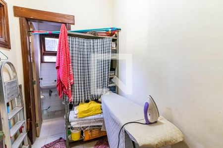 Casa à venda com 400m², 5 quartos e 2 vagas Casa à venda com 400m², 5 quartos e 2 vagasQuarto de serviço