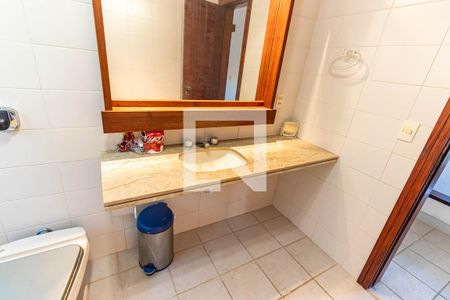 Casa à venda com 400m², 5 quartos e 2 vagas Casa à venda com 400m², 5 quartos e 2 vagasBanheiro Social Andar Superior