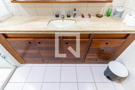 Casa à venda com 400m², 5 quartos e 2 vagas Casa à venda com 400m², 5 quartos e 2 vagasBanheiro Suite 1 Terreo