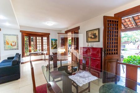 Sala de casa à venda com 5 quartos, 400m² em Badu, Niterói