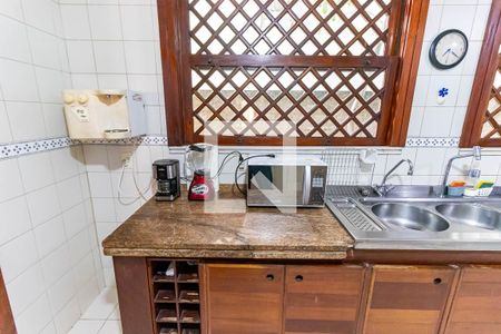 Casa à venda com 400m², 5 quartos e 2 vagas Casa à venda com 400m², 5 quartos e 2 vagasCozinha