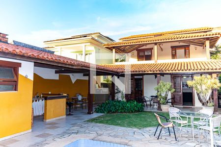 Casa à venda com 400m², 5 quartos e 2 vagas Casa à venda com 400m², 5 quartos e 2 vagasÁrea Externa