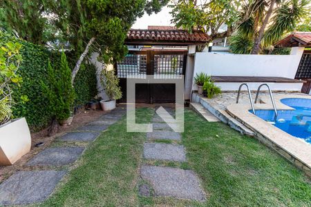 Casa à venda com 400m², 5 quartos e 2 vagas Casa à venda com 400m², 5 quartos e 2 vagasÁrea Externa