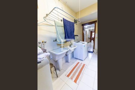 Casa à venda com 400m², 5 quartos e 2 vagas Casa à venda com 400m², 5 quartos e 2 vagasÁrea de Serviço