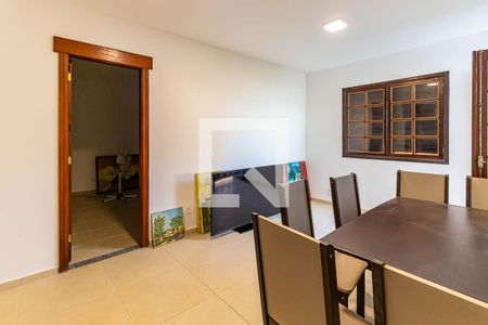Casa à venda com 400m², 5 quartos e 2 vagas Casa à venda com 400m², 5 quartos e 2 vagasSala Andar Superior